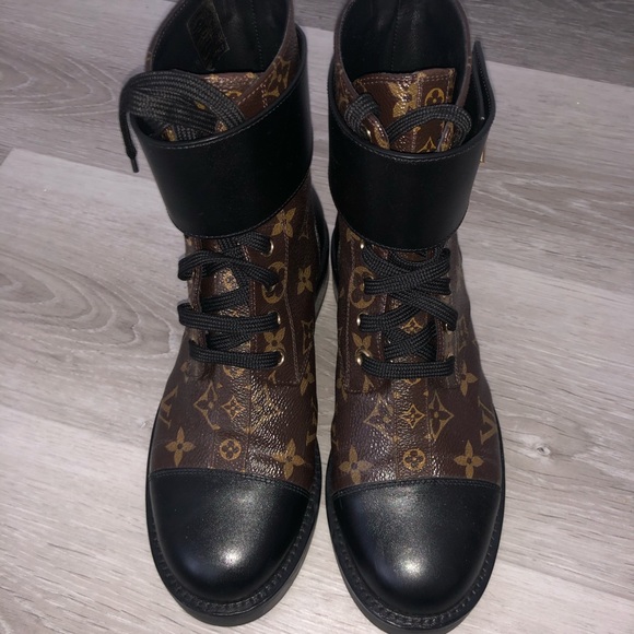 Louis Vuitton Wonderland Combat Booth Size 35.5 - Picture 2 of 4